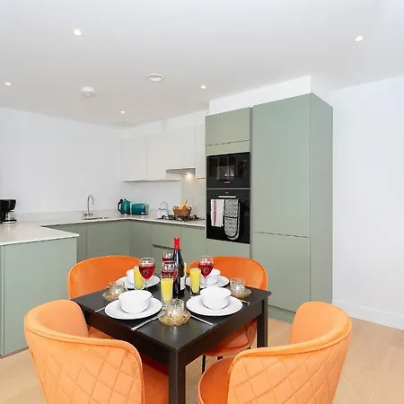 Watford Cassio Supreme - Modernview Serviced Accommodation Exterior photo