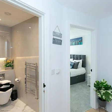 Watford Cassio Supreme - Modernview Serviced Accommodation Exterior photo