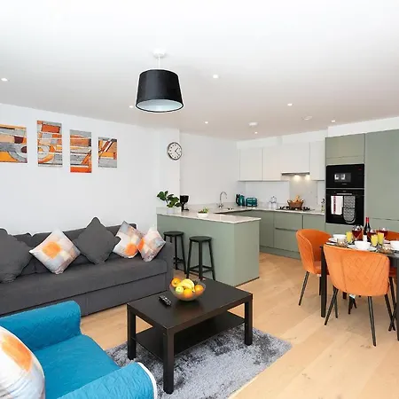 Watford Cassio Supreme - Modernview Serviced Accommodation Exterior photo