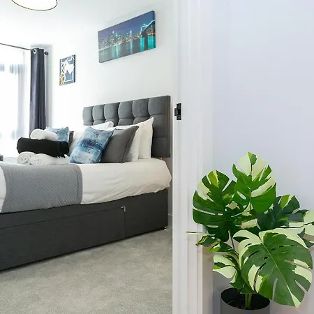 Watford Cassio Supreme - Modernview Serviced Accommodation Exterior photo