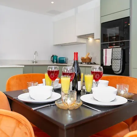 Watford Cassio Supreme - Modernview Serviced Accommodation Exterior photo