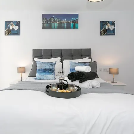 Watford Cassio Supreme - Modernview Serviced Accommodation Exterior photo