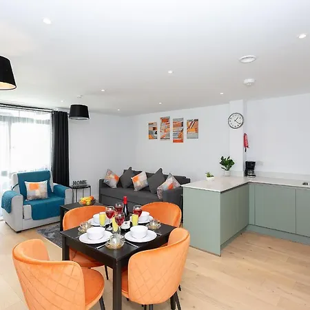 Watford Cassio Supreme - Modernview Serviced Accommodation Exterior photo